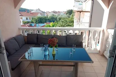 Image de Appartement de trois chambres avec la terrasse Lopar, Rab (A-23825-c)