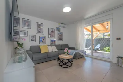 Image de Appartement de deux chambres avec la terrasse Trogir (A-23859-a)