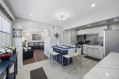 Image de Cozy/Private 3 Br nestled on an acre of  Serenity