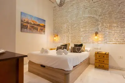 Image de Charming Studio on Calle Adriano, Seville: Your Perfect Urban Retreat  Our studio is a haven of comf