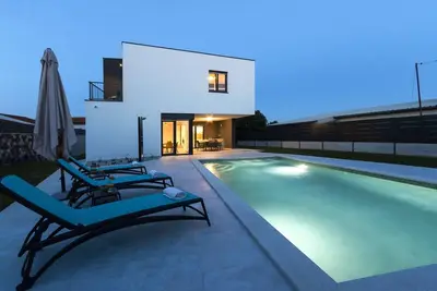 Image de Villa Moderna near Pula for 8 people with 32 m2 private pool