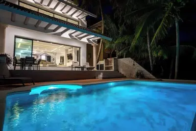 6br Modern Oceanfront Villa with Infinity Pool