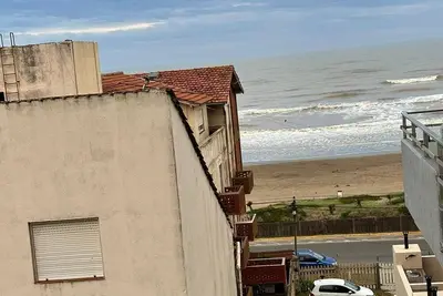 Image de Apartment in front of the sea, 1 block from downtown. Excellent