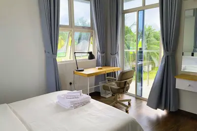 Image de 5-Bedroom Retreat, right next to Beach & Easy access to 3 Surf points!