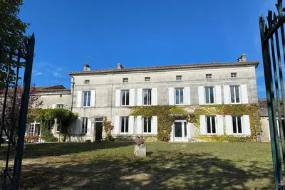 Image de Bienvenue à Mareuil- Maison Spacieuse, Lumineuse avec Piscine, Jardin et Confort