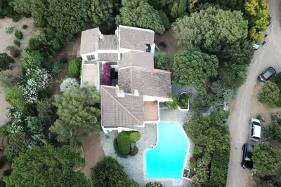Image de Chez Mister J, villa spacieuse avec piscine, au cœur du domaine de Cala Rossa.