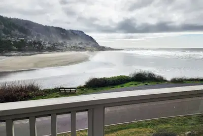 Image de Oceanfront Views! Hot Tub! Walk to Everywhere in Yachats!