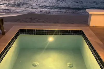 Image de Chmada Beach Villa beachfront villa w/pool, Apple Bay walk to surf & restaurants