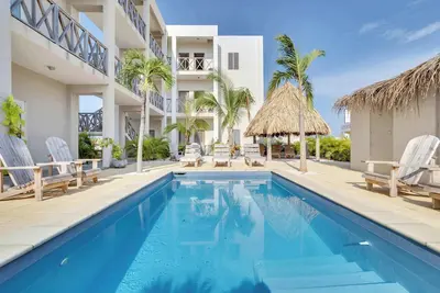 Image de Sunset Breeze Penthouse with a View Towards the Sea