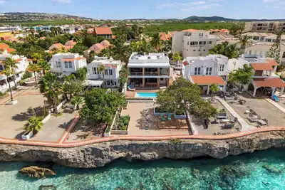Image de Hamlet Harmony right on the ocean with a delightful private pool