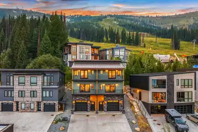 Image de Launch Year-round Adventures from Selkirk Chalet