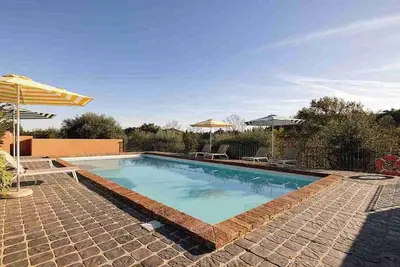 Image de Tuscan villa immersed in art and nature, with private pool and guesthouse.