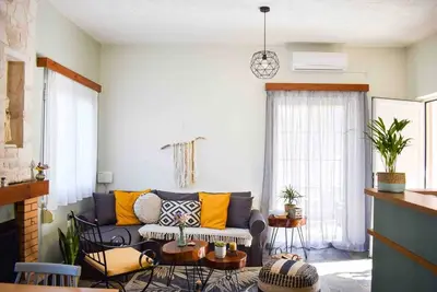 Image de Elia's House Traditional & Cozy by 8essentially