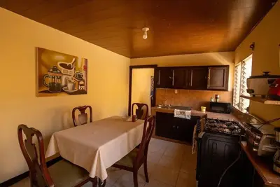 Image de Safe and Central 2-bedroom Apartment with WiFi for Short or Long Stays