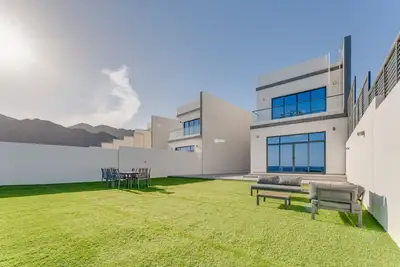 Image de Arabian Gulf and Mountain Views 4br Villa w/ AsstRm on Al Dana Island, Fujairah