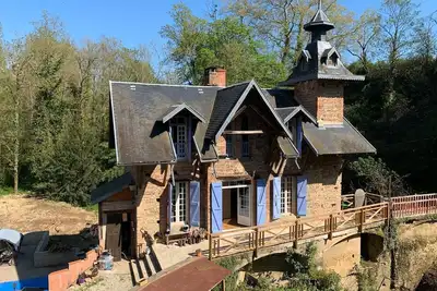 Image de Mouline dans un écrin de verdure et piscine privée sans vis à vis