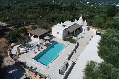 Image de Trulli à Ostuni avec piscine chauffée