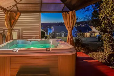 Image de Lakefront Cottage in Ct with Hot Tub Pet Friendly