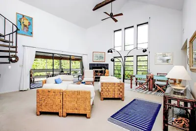 Image de Across the street from beach access! 2 Bdr+Loft 3 bath pool home!