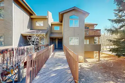 Image de Your Cozy Flagstaff Retreat: Mountain Views, Family Comfort, and Adventure Await