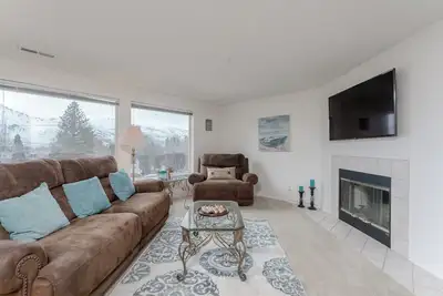 Image de Park Pointe B102 – Walk to the Beach & Enjoy the Pool & Hot Tub!