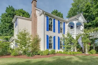 Image de Private, 2 Bedroom Suite with Balcony at Farmhouse Retreat, Central Location