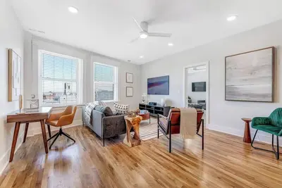 Image de 3 Bdrm 3 Full Bath Tower View walk up