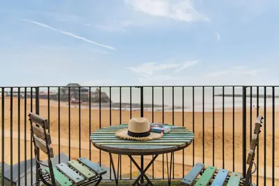 Beachside Apartment -  a holiday let that sleeps 2 guests  in 1 bedroom