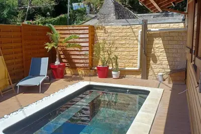 Image de Charmante villa créole en bois avec sa petite piscine, à proximité des plages
