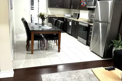 Image de Cozy beautiful 3 bedrooms basement apartment/Amazing location in Mississauga