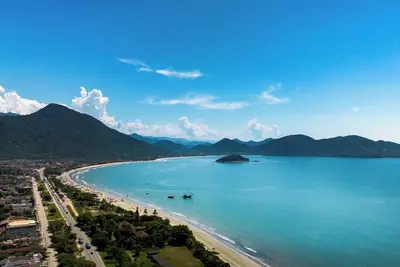 Image de Apto na Praia de Maranduba com varanda gourmet