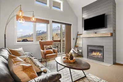 Image de Beautiful & Cozy 2br condo w/ Pool near Banff