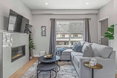 Image de New 3br w/ Mountain Views Near Dt / Hot Tub & Pool