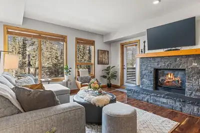 Image de 2br Modern Luxe Condo w/ Hot Tub + Views!