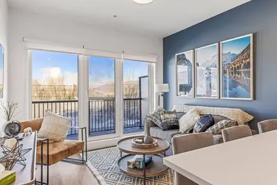 Image de Cozy 2br in Golden - near Dt!