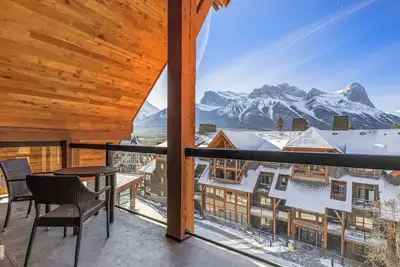 Image de Mountain View, a 3br Penthouse with Private Balconies