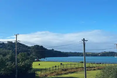 Image de Bach with wonderful sea views close to Oneroa Village