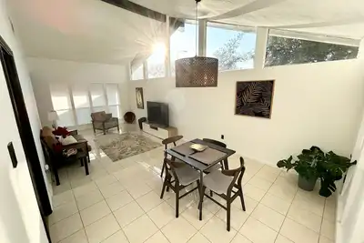 Image de Private Upscale Modern Home in Meadows Place