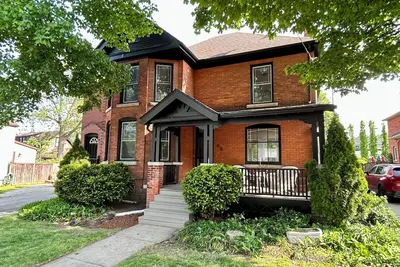 Image de Charming 2-bedroom heritage house in the heart of village of Dundas in Hamilton