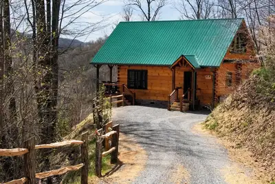 Image de Paws Up-Luxury Log Cabin Rental, Mountain Views, High Speed Internet, Rafting, Fishing in Nantahala Nc!