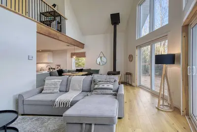 Image de Waterfront Chalet/ peaceful/nature/ski/hiking