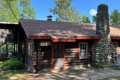 Image de Amazing Log Home on pristine lake in Northern Mn.