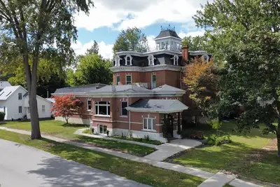 Victorian Country Mansion with Pool Speakeasy and Gym. Sleeps 14. Pet Friendly.
