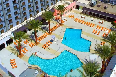 Image de Impressive Views, Modern Comfort & Unmatched Service! Near T-Mobile Arena!