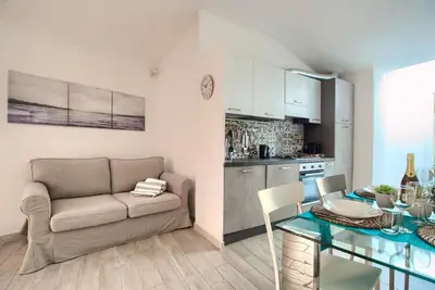 Image de House in downtown near the sea with elevator and wifi