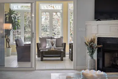 Image de 3br Coastal Retreat – Weekly & Monthly Rentals Available!