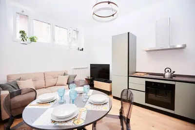 Image de New and Modern apartment   3 steps from Duomo