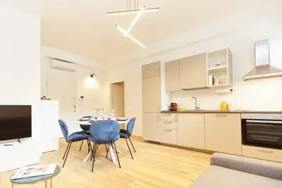 Image de Elegant Three Room Apartment   3 stops from the Duomo