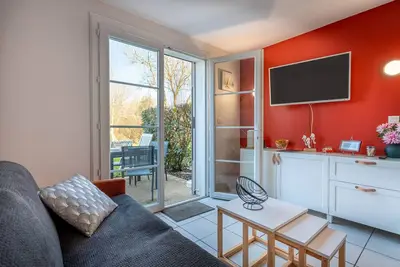 Image de Maison de vacances 'Cosy Sur Le Golf' avec piscine partagée et terrasse privée