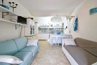 Image de Air-conditioned two-room apartment 200 m from the beach